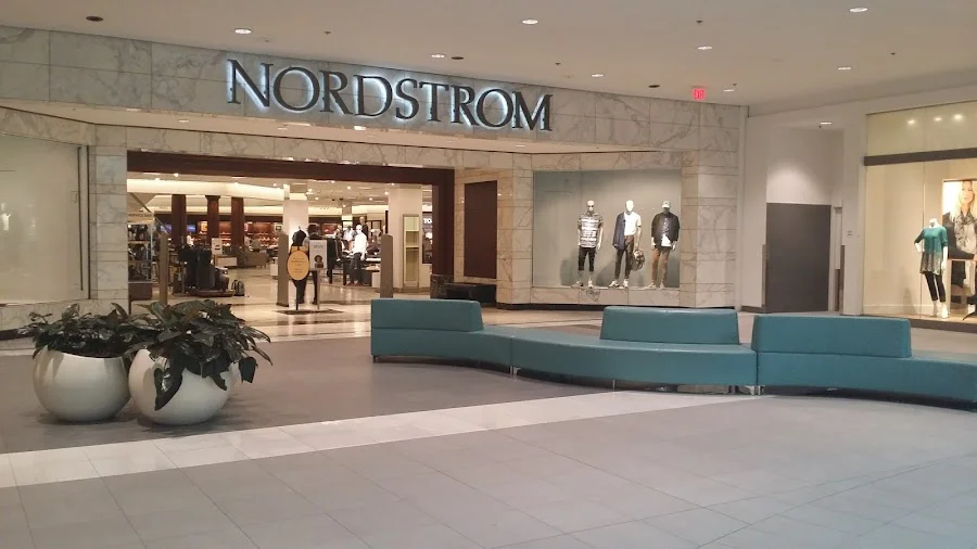 Fashion Centre at Pentagon City, 1100 S Hayes St, Arlington, VA 22202, Statele Unite ale Americii