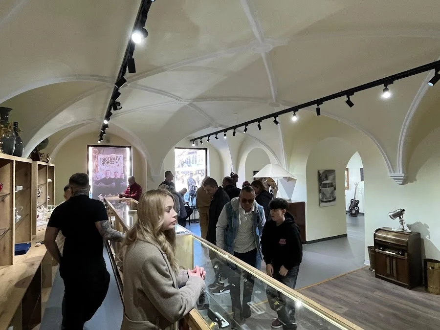 Liquid Money – Piața Mare Sibiu, Piața Mare 6, 550163 Sibiu, România