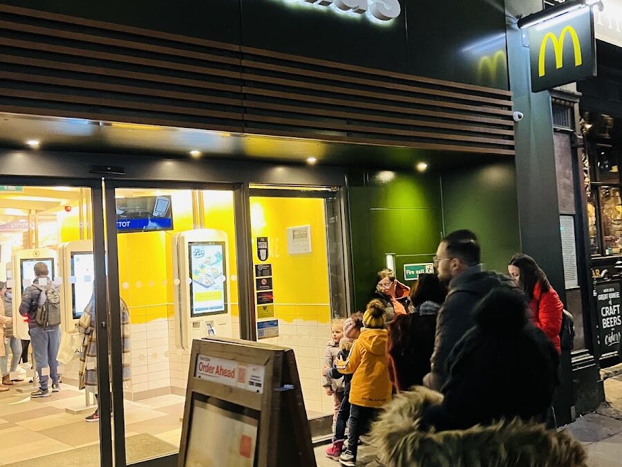 McDonald’s, Shaftesbury Avenue, Londra, Regatul Unit 25-27 Shaftesbury Ave, Soho, London W1D 7EQ, Regatul Unit