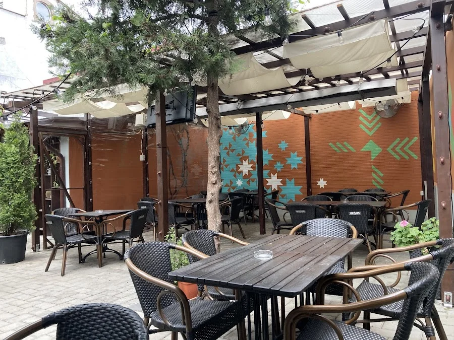 Restaurant Ceaun, Strada Maica Domnului 54-56, 023725 București, România