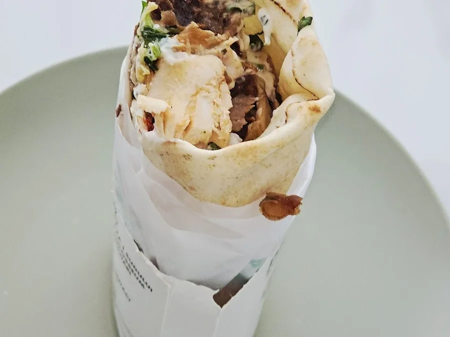 Dristor Kebap Rosu Chiajna, Str. Rezervelor 59, 077042 Roșu, România