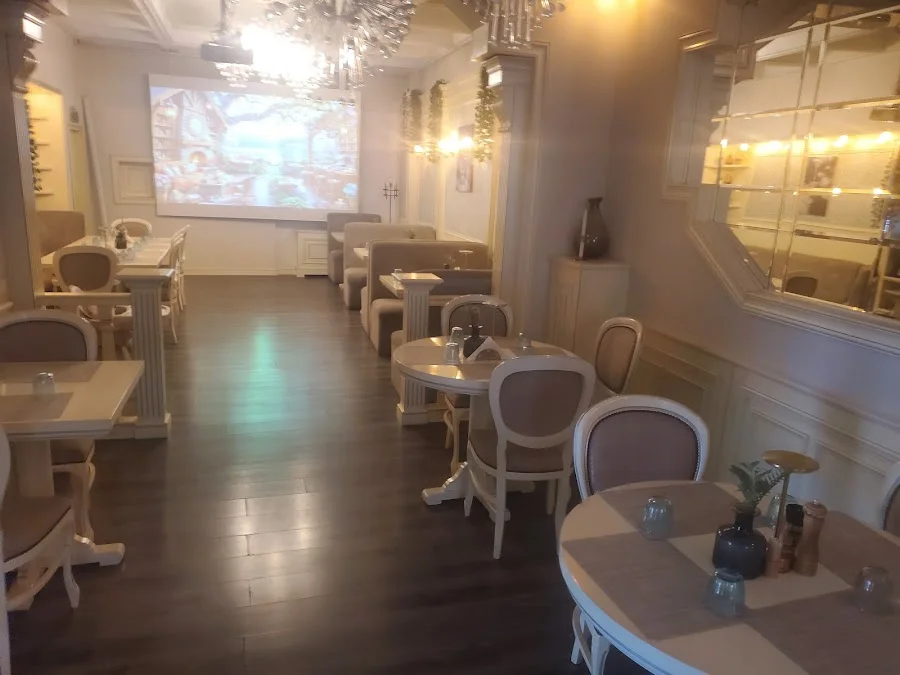 Carol Boutique & SPA ex Vila Cornelia, Strada Cornelia 26, 040181 București, România