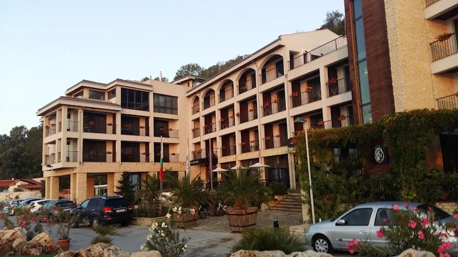 Regina Maria Spa Design Hotel, Морска алея „Дамба, Dvoretsa, 9600 Balchik, Bulgaria