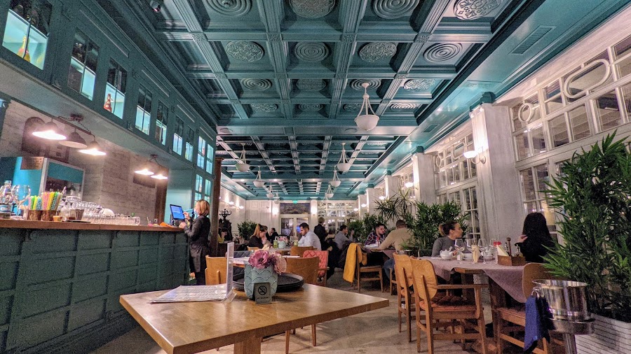 Restaurant Carol, Piața Traian 6, Brăila, România