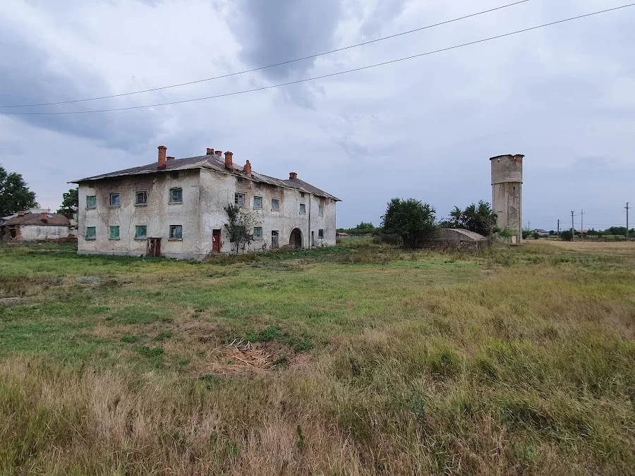 Ferma model Perieți